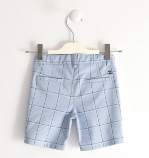 short jongens achterkant